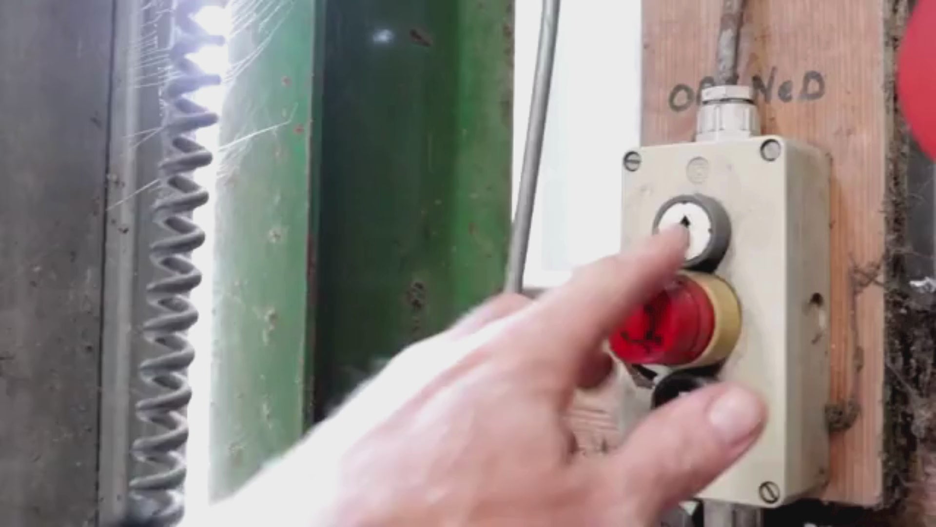 Load video: video of Bauer couplings